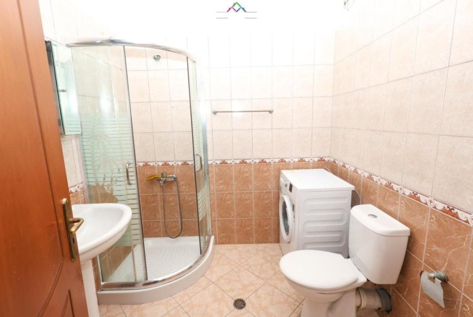 Tirane, jepet me qera apartament 2+1 Kati 3, 100 m² 1.200 € (Rruga Selite e Vjeter)