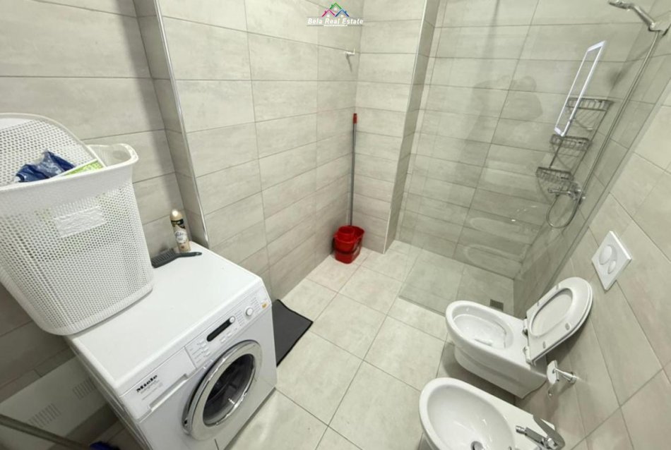 Tirane, jepet me qera apartament 1+1 Kati 7, 72 m² 676 € (shkolla e kuqe)