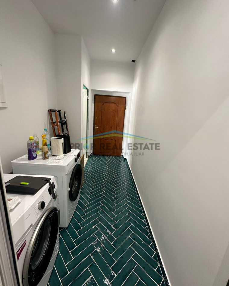Tirane, jepet me qera apartament 1+1 Kati 5, 74 m² 515 € (Shallvaret)