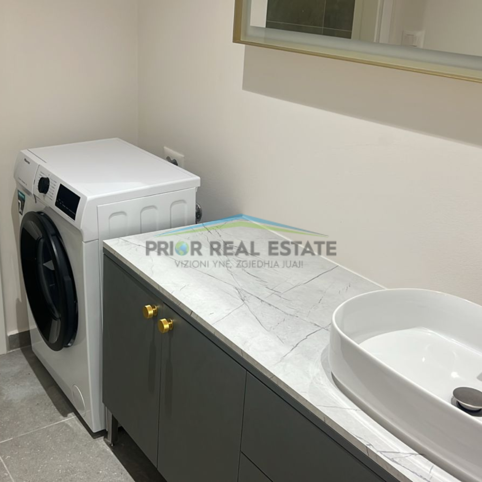 Tirane, jepet me qera apartament 2+1 Kati 3, 94 m² 1000 € (Qender)