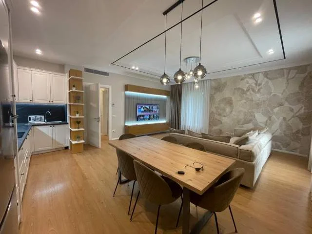 Tirane, jepet me qera apartament 2+1, Kati 2, 110 m² 1.200 Euro (Rezidenca Secret Garden.)