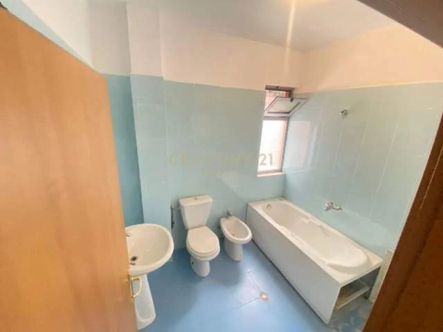 Tirane, jepet me qera apartament 2+1+BLK Kati 2, 108 m² 420 Euro (Selitë)