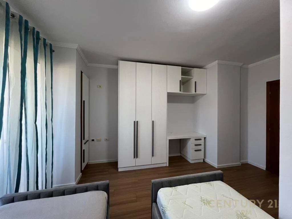 Apartament 2+1 tek LIqeni i Tiranes!