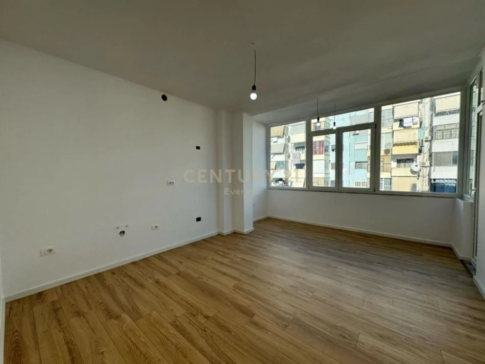 21 DHJETOR , SHESIM APARTAMENT 1+1.
