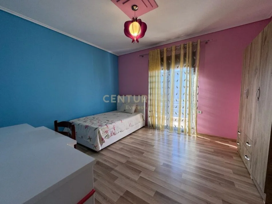 KODRA E PRIFTIT - JAPIM ME QIRA KATIN E NJE VILE.