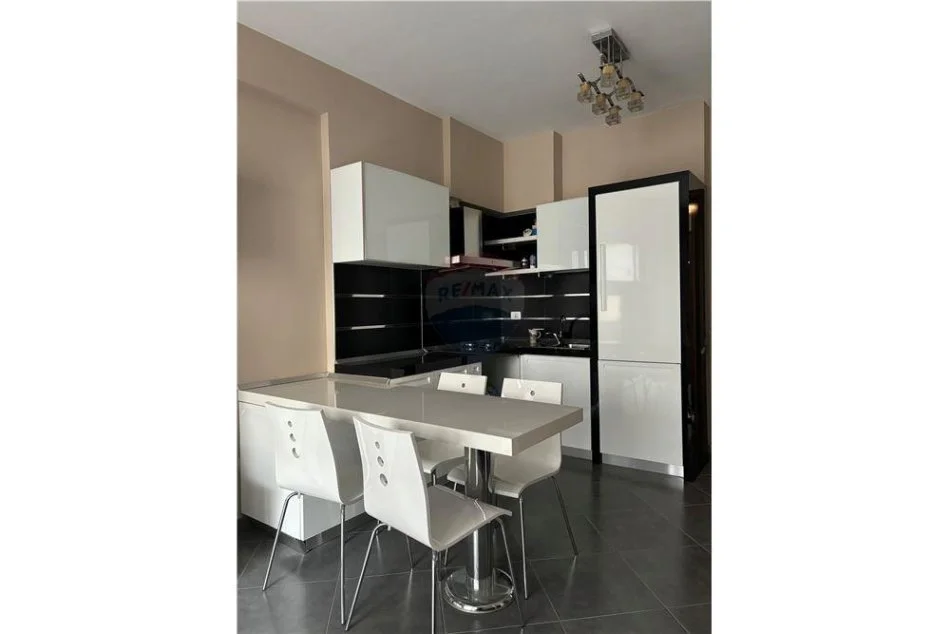 Shitet apartament 1+1 tek Kthesa e Kamzes
