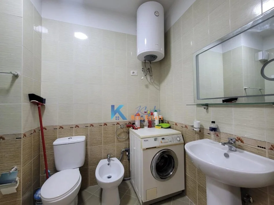Tirane, shitet apartament 2+1+Ballkon, Kati 4, 96 m² 205,000 € (Liqeni i Thate, prane rruges Peti)