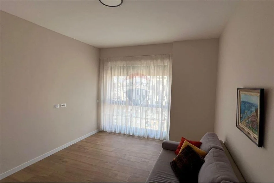 Tirane, jepet me qera apartament 2+1, Kati 8, 105 m² 1,200 € (Rruga Myslym Shyri)
