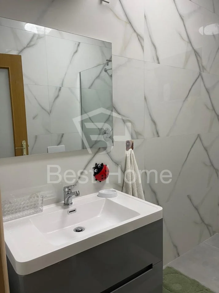 Tirane, jepet me qera apartament 2+1+Ballkon, Kati 1, 100 m² 550 € (Rruga Ferit Xhajko)