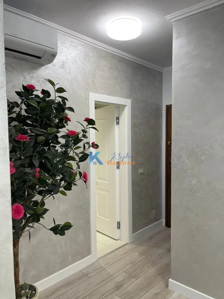 Tirane, jepet me qera apartament 1+1, Kati 3, 70 m² 700 € (Rruga e Kosovareve, afer hotel Dinastia)