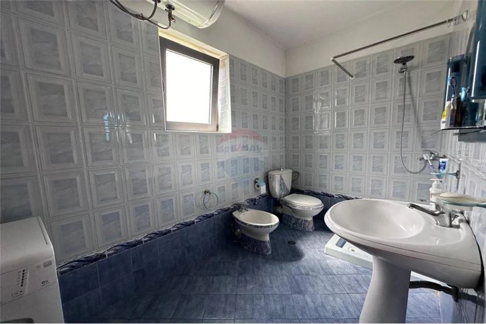 Tirane, jepet me qera apartament duplex Dublex, Kati 2, 165 m² 600 € (Rruga Starvi Themeli)