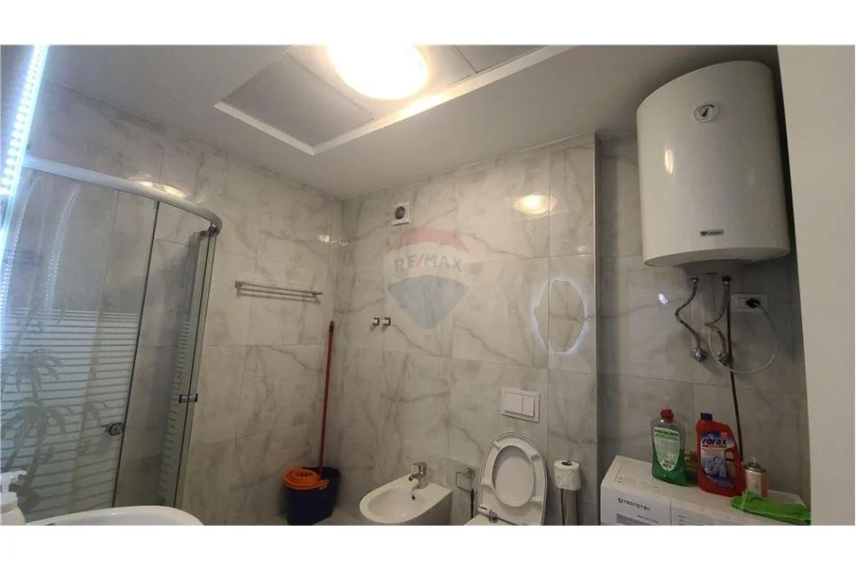 Tirane, jepet me qera apartament 1+1 , 60 m² 500 € (Fiori di Bosco)