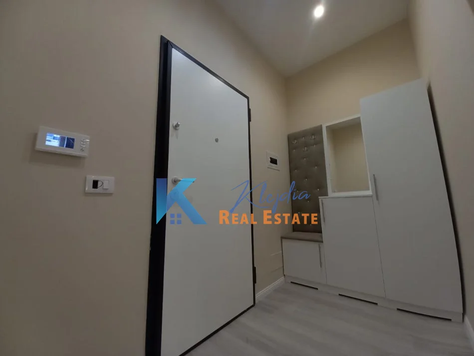 Tirane, jepet me qera apartament 1+1 Kati 1, 60 m² 500 € (Kodra e Diellit 1, afer kompleksit)