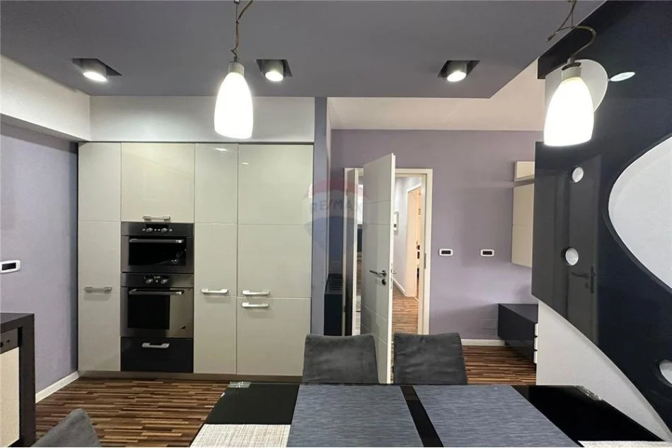 Tirane, shitet apartament 2+1 , 125 m² 330.000 € (Blloku)