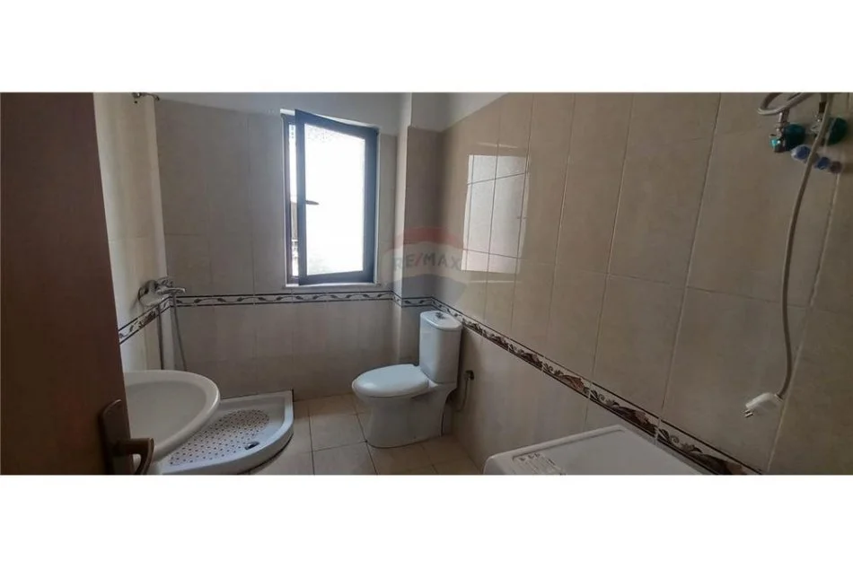 Tirane, jepet me qera apartament 2+1 Kati 3, 115 m² 520 € (Kodra e Diellit - Komuna e Parisit - Eleonora)