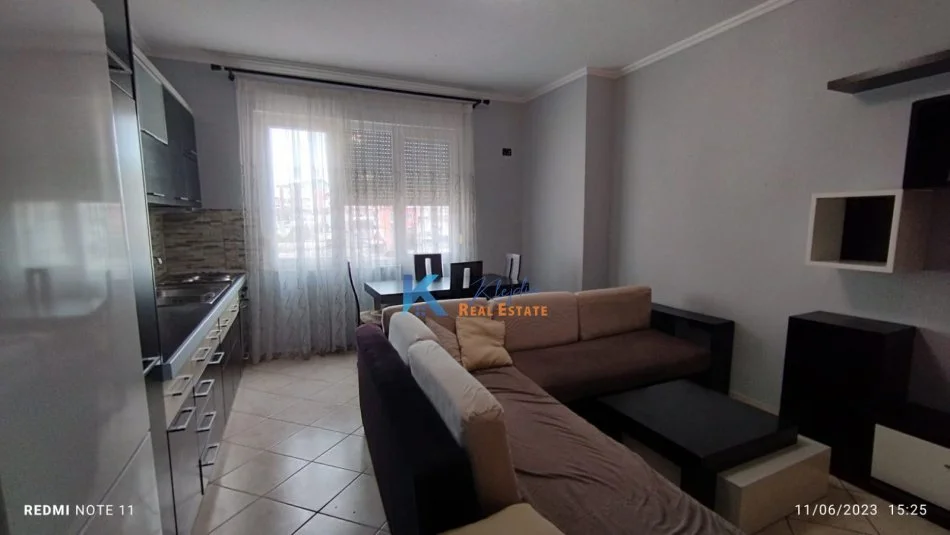 Tirane, jepet me qera apartament 1+1 Kati 5, 89 m² 750 € (sheshi Wilson, afer postes nr.8)