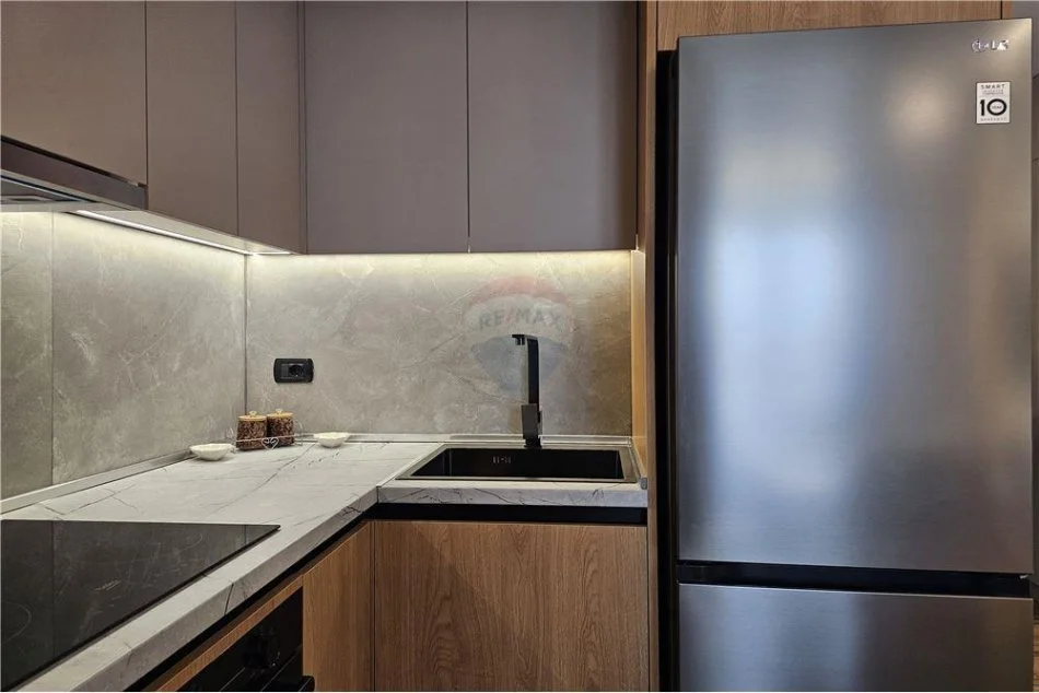 Tirane, jepet me qera apartament 1+1 , 62 m² 900 € (Rruga e Kavajes)