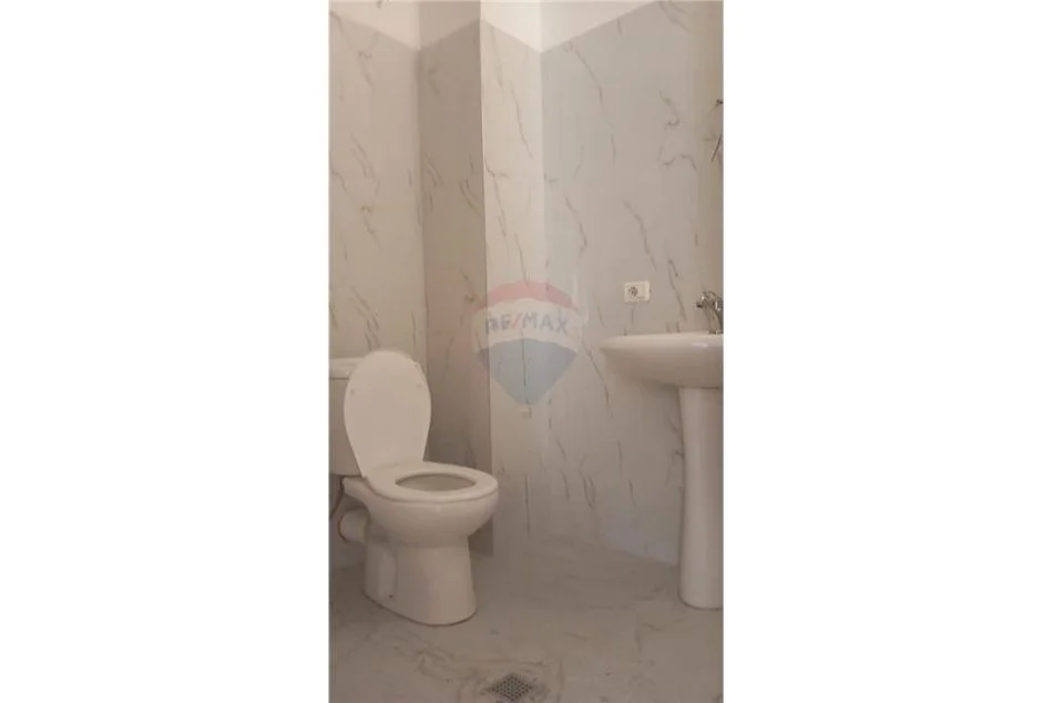 Tirane, shitet apartament 2+1 Kati 5, 83 m² 98.000 € (Laprakë)