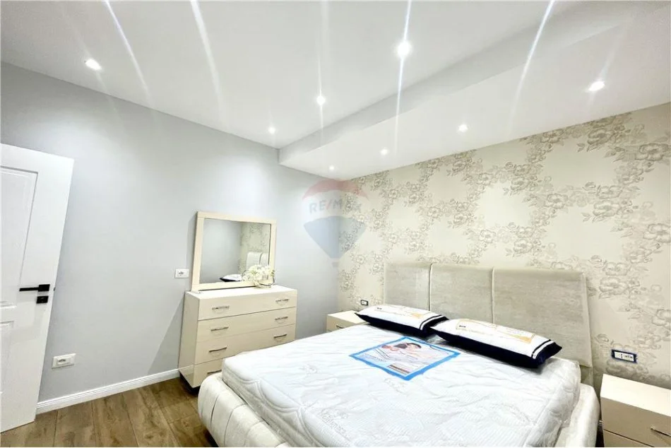 Tirane, jepet me qera apartament 1+1 Kati 2, 85 m² 830 € (Rruga e Durrësit)