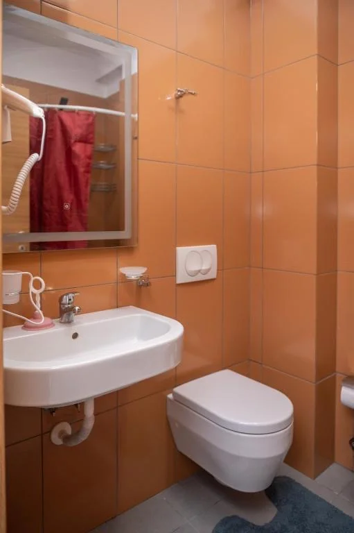 Tirane, jepet me qera apartament 2+1 Kati 2, 99 m² 600 € (Rr.Peti - Liqeni i Thatë)