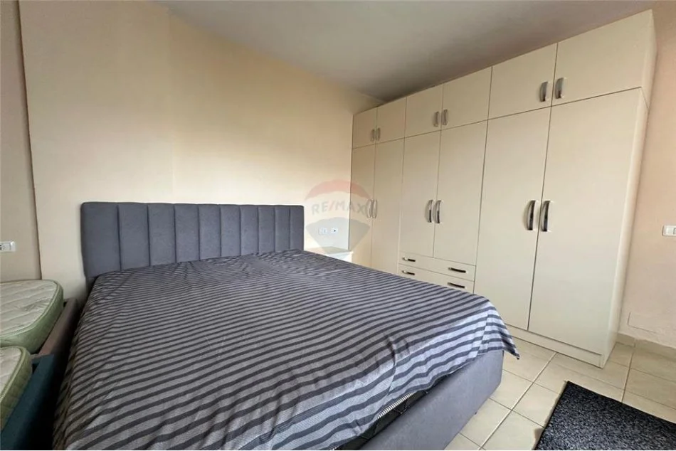 Tirane, shitet apartament 1+1 Kati 3, 75 m² 83.000 € (Fresku)