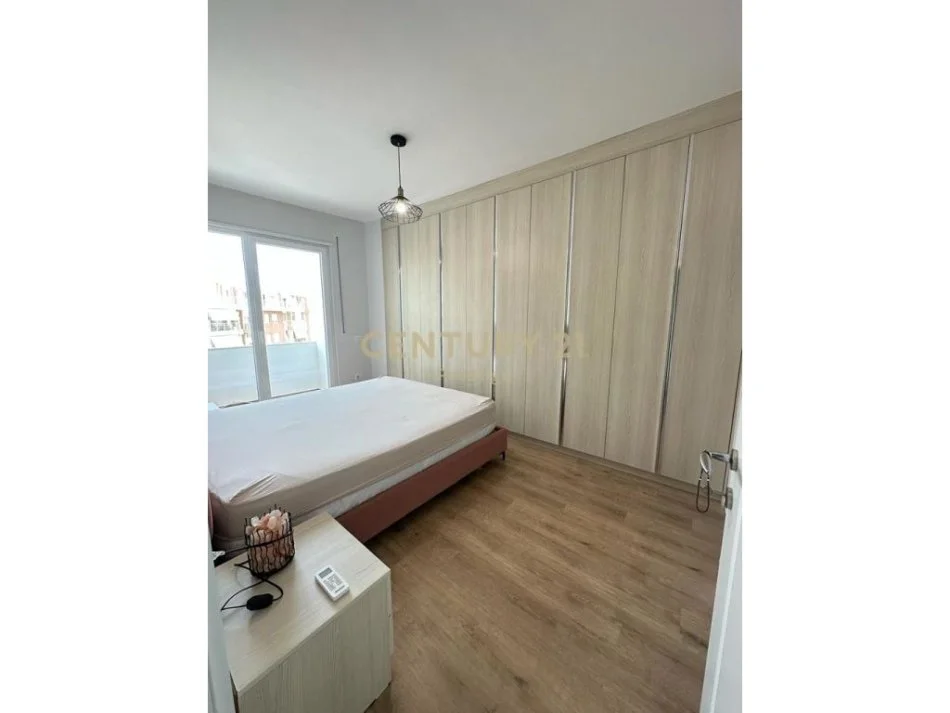 Tirane, jepet me qera apartament 2+1 Kati 4, 113 m² 530 € 