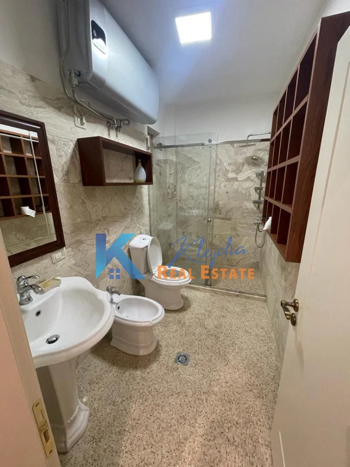 Tirane, jepet me qera apartament 1+1 Kati 9, 70 m² 800 € (Afer Shkolles se Baletit)