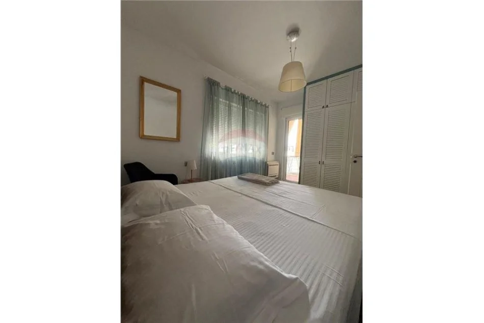 Tirane, jepet me qera apartament 2+1 Kati 2, 100 m² 1.000 € (Hamdi Sina)