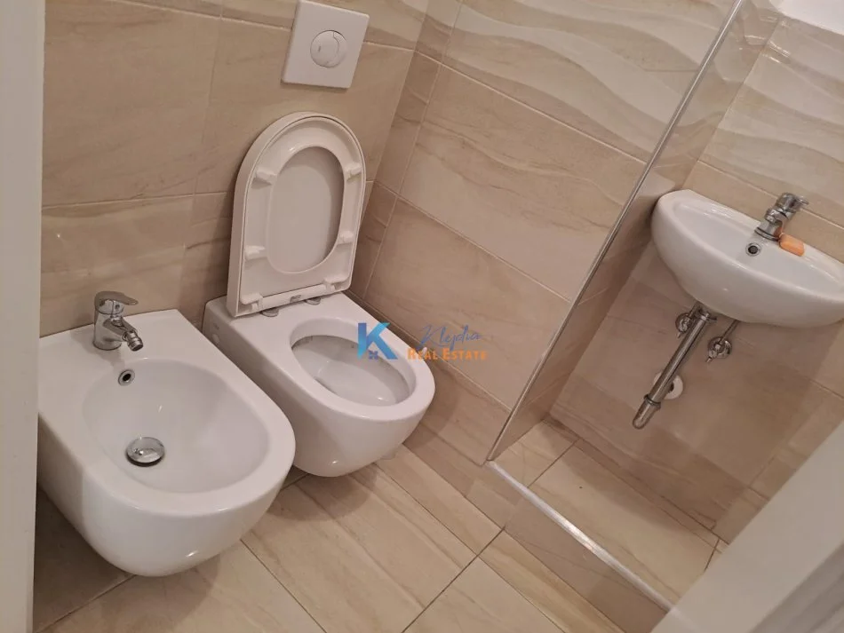 Tirane, jap me qera apartament 2+1 Kati 3, 100 m² 850 € (Bulevardi Zogu I, afer Ministrise se Drejtesise)