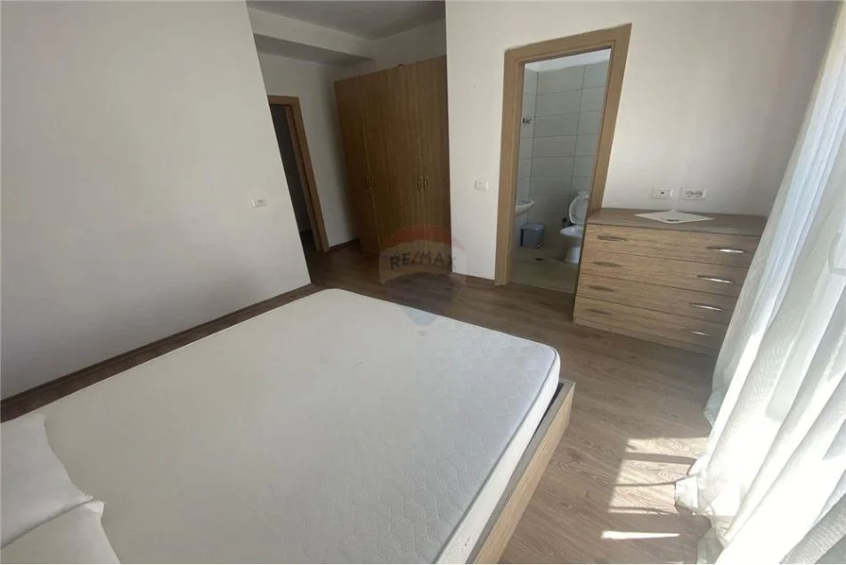 Tirane, jepet me qera apartament 2+1 , 101 m² 500 € (Rruga Petro Nini Luarasi - Shkolla Baletit)