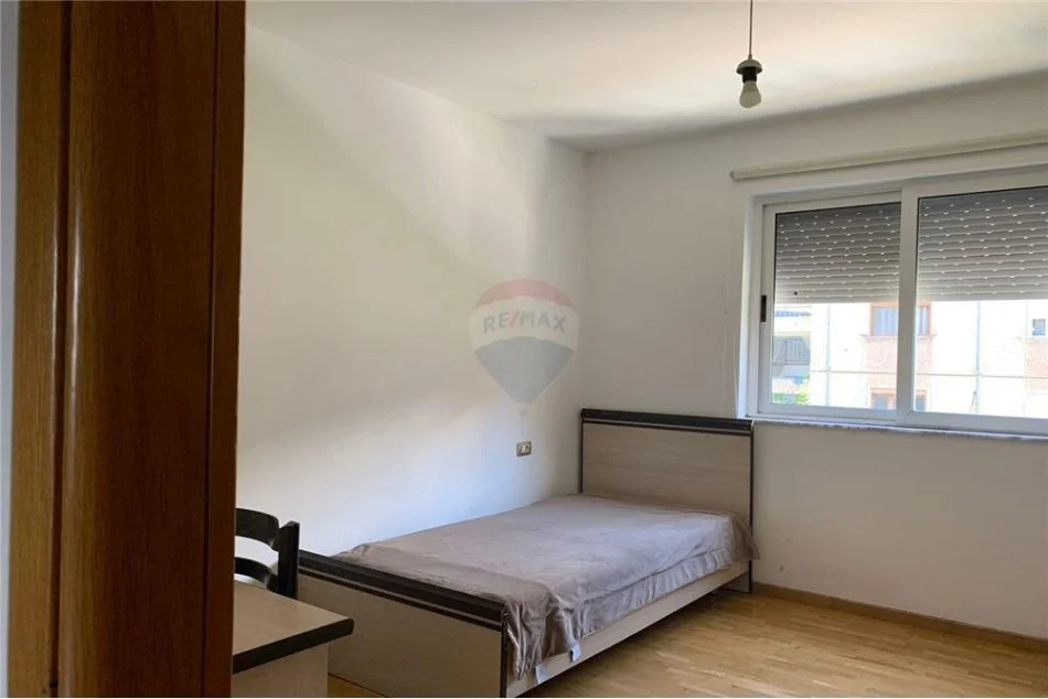 Tirane, jepet me qera apartament 2+1 Kati 4, 75 m² 400 € (Xhenfize Keko - Porcelan)