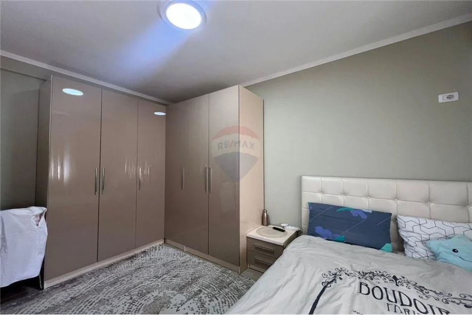 Tirane, jepet me qera apartament 2+1 Kati 3, 110 m² 900 € (Liqeni i Thatë)