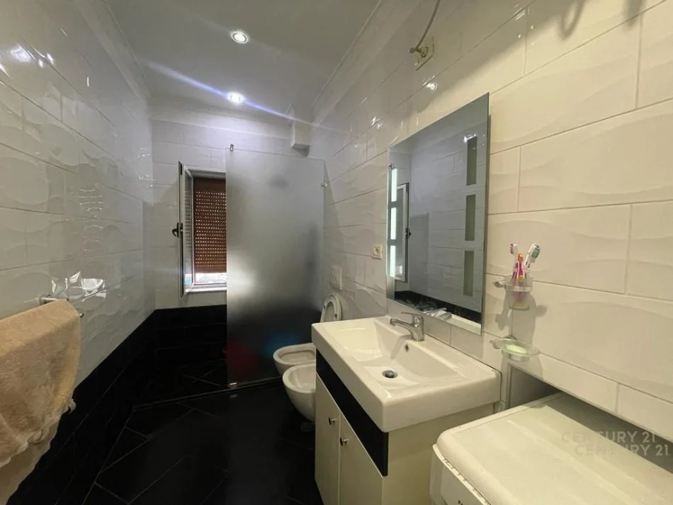 Tirane, shitet apartament 2+1 Kati 2, 63 m² (don bosko)