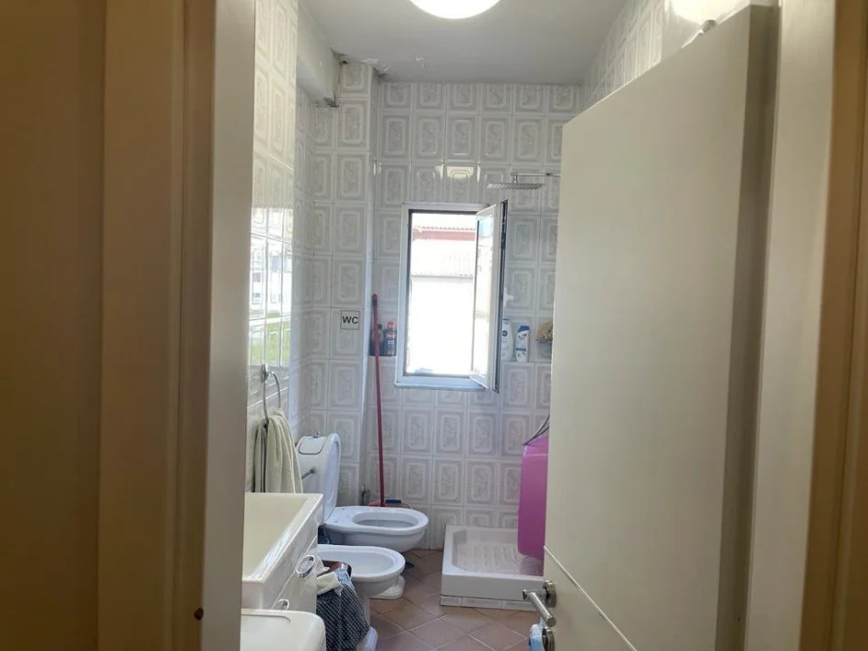 Tirane, shitet apartament 2+1 Kati 3, 128 m² 297.000 € (Myslym Shyr, te fusha e tenisit)