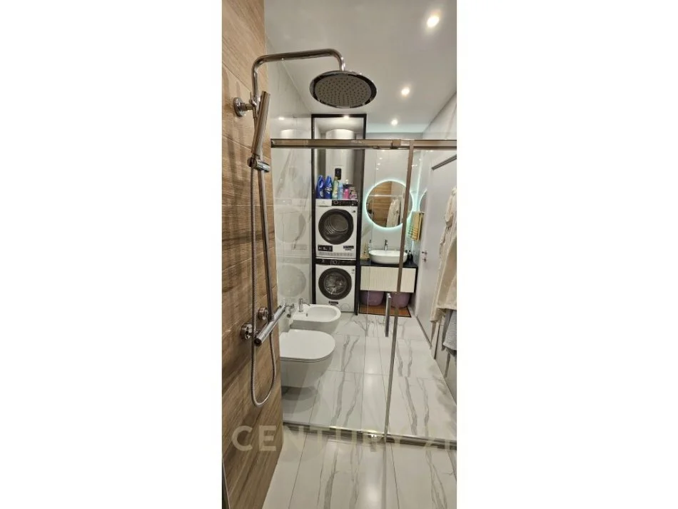 Tirane, jepet me qera apartament 2+1 Kati 6, 91 m² 750 € 