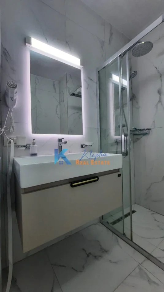 Tirane, jepet me qera apartament 1+1 Kati 2, 72 m² 600 € (Kopshti Botanik)