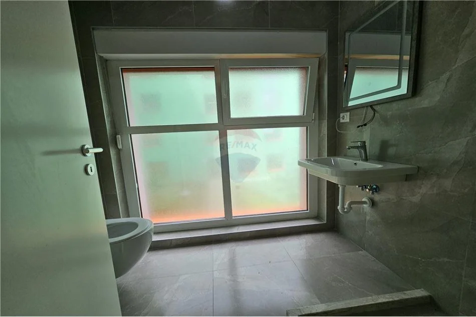 Tirane, jepet me qera apartament 2+1 Kati 3, 97 m² 500 € (Ali Demi)