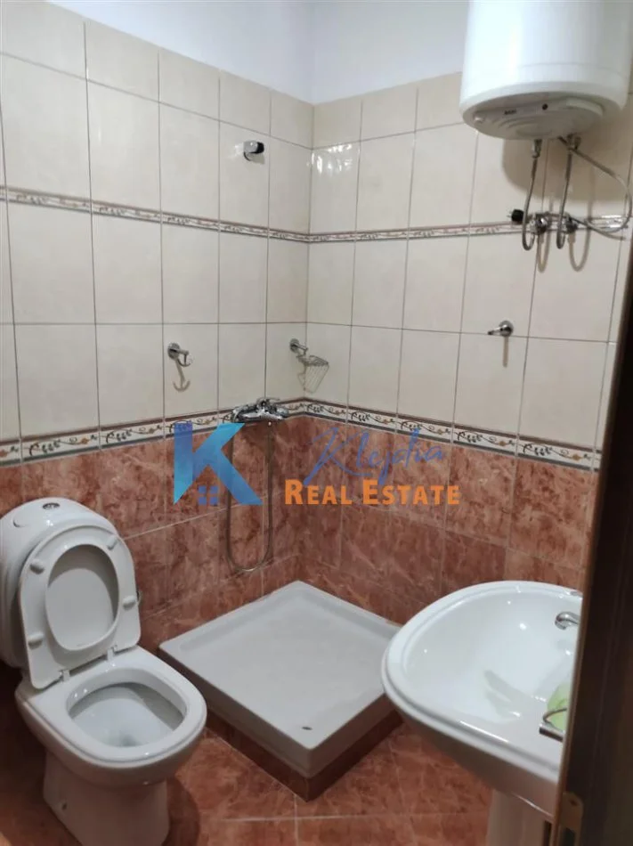 Tirane, jap me qera apartament 2+1+Ballkon Kati 2, 116 m² 600 € (Liqeni i Thate, Rruga Eduard Mano)