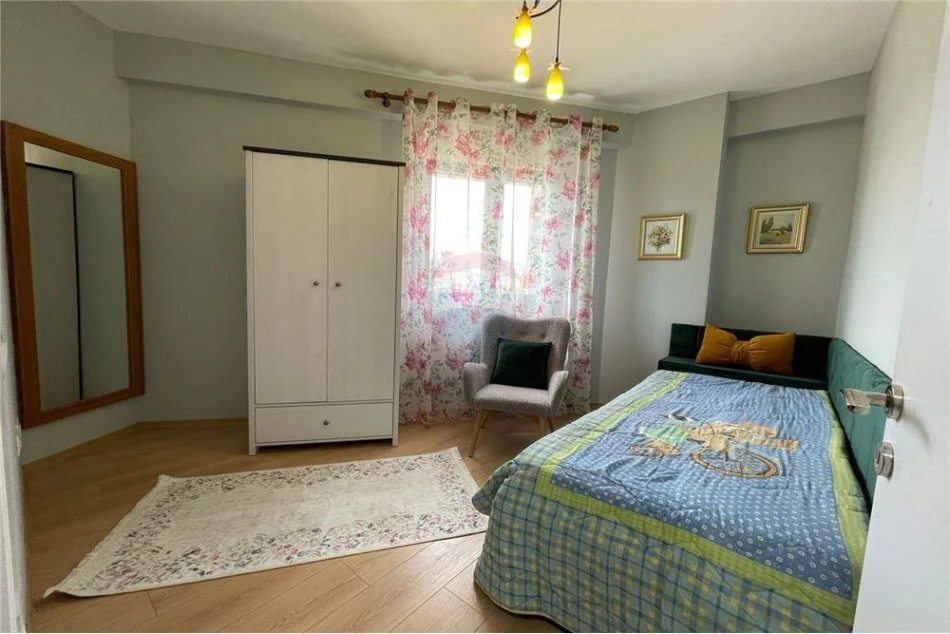 Tirane, jepet me qera apartament 2+1 , 77 m² 500 € (Fusha e Aviacionit)