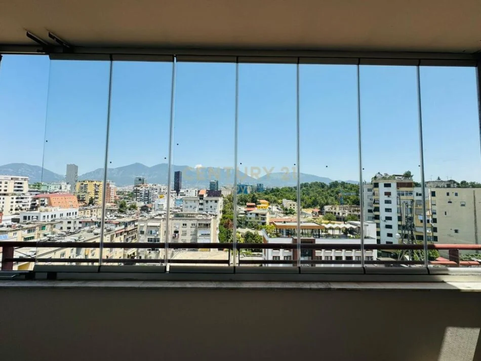 Tirane, jepet me qera apartament 2+1 Kati 9, 100 m² 900 € (liqeni i tiranes)