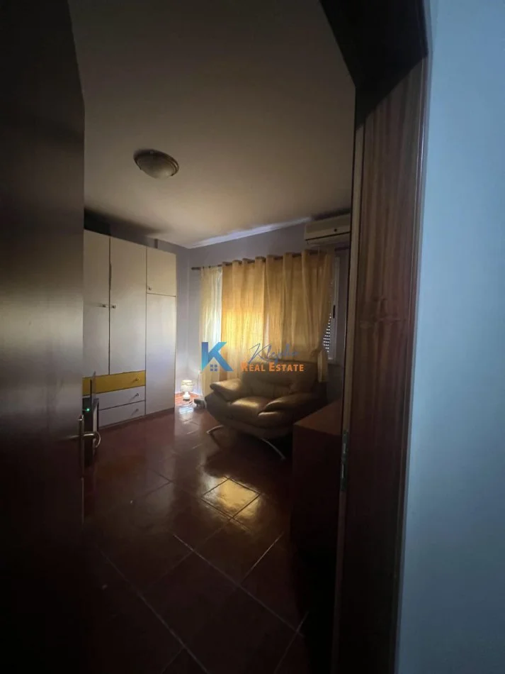 Tirane, jap me qera apartament 3+1+Ballkon Kati 9, 125 m² 600 € (Komuna e Parisit, afer Kika 1)