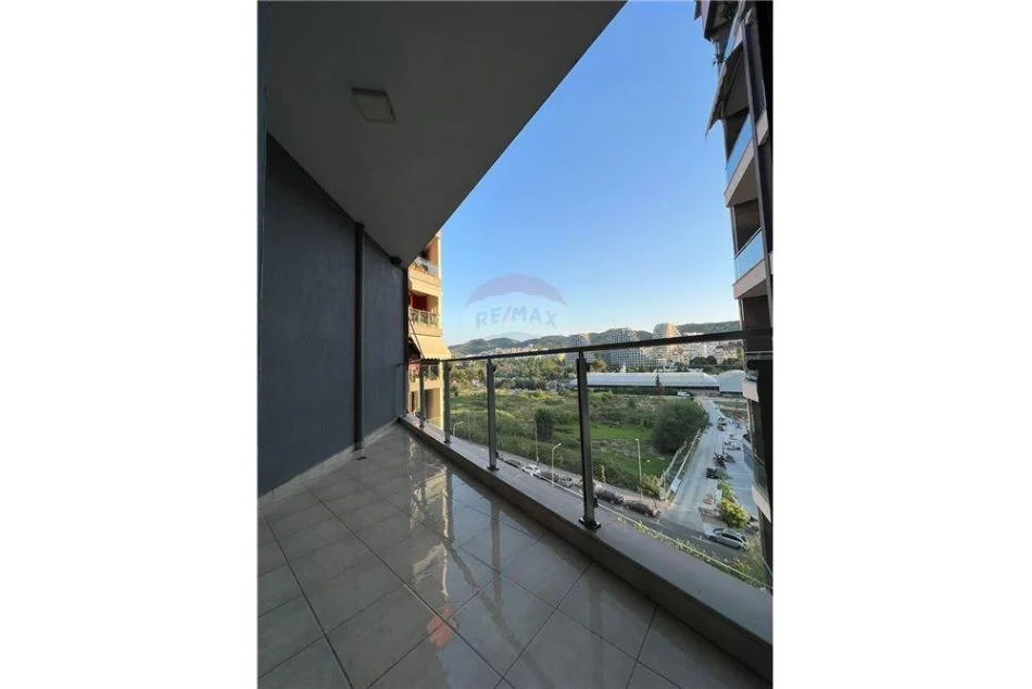 Tirane, jepet me qera apartament 1+1 , 70 m² 700 € (Rruga Kosovareve - Tirana e Re)