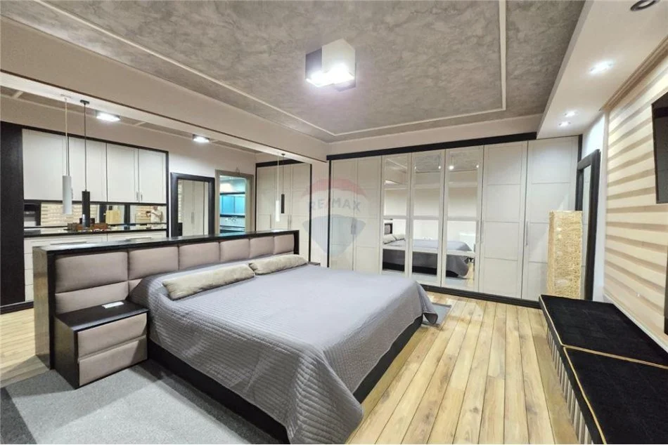 Tirane, jepet me qera apartament 2+1 Kati 4, 190 m² 2.000 € (Myslym Shyri - Tregu Cam)