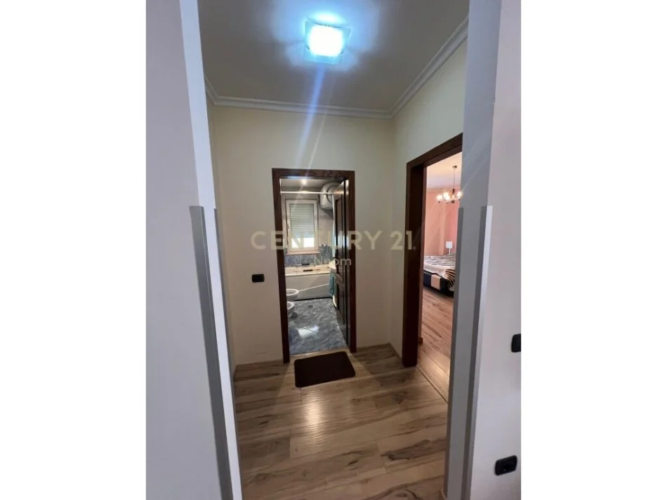 Tirane, jepet me qera apartament 2+1 Kati 4, 125 m² 850 € (Liqeni i thate)