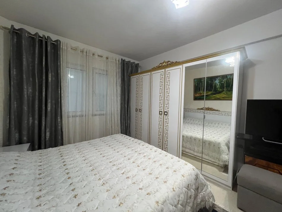 Tirane, shitet shtepi 2+1+Ballkon Kati 1, 193 m² 180.000 € (Allias)