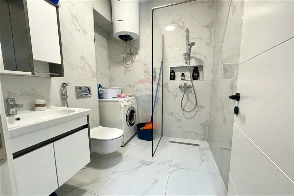 Tirane, jepet me qera apartament 1+1 Kati 5, 65 m² 500 € (Rruga Riza Cerova - Gjimnazi "Partizani" - Rruga e Dibrës)