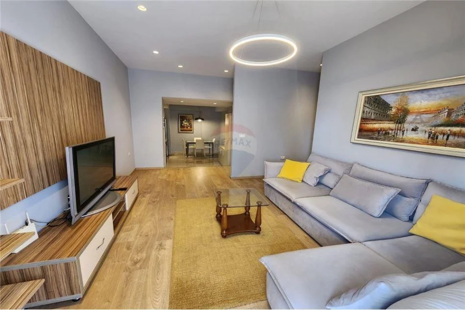 Tirane, jepet me qera apartament 2+1 Kati 9, 90 m² 700 € (Tirana Bank - Shkola Kristaq Capo - Komuna e Parisit)