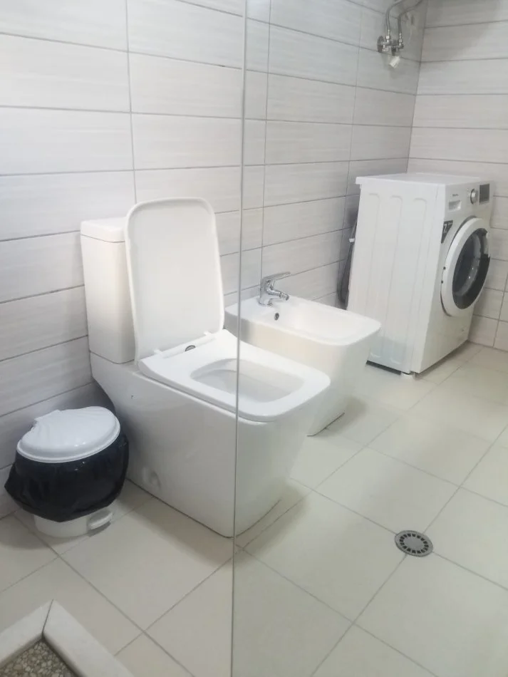 Tirane, jepet me qera apartament 1+1+Ballkon Kati 3, 68 m² 500 € (Rruga Peti)