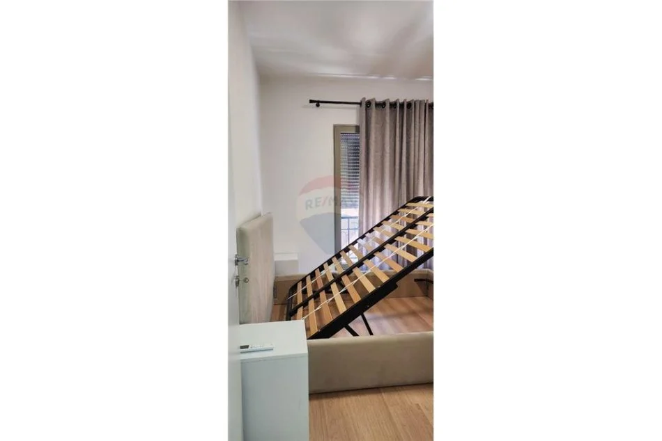 Tirane, jepet me qera apartament 2+1 , 105 m² 950 € (Kompleksi Delijorgji)