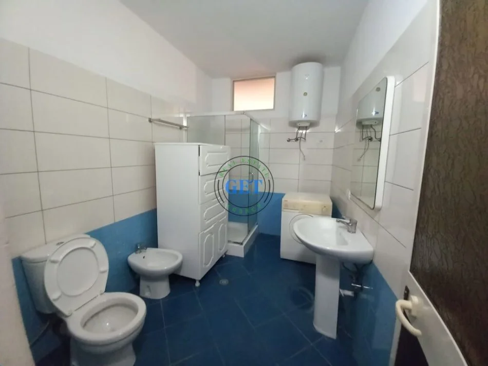 Durres, jepet me qera apartament 2+1+Ballkon Kati 4, 85 m² 350 € (Stadiumi, Durres)